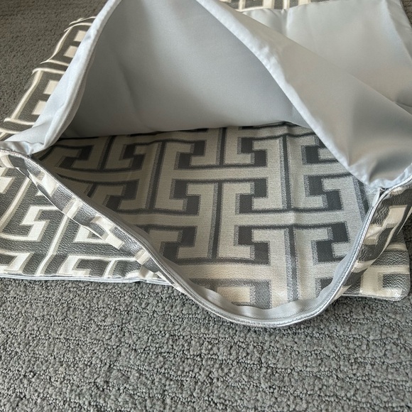 Two 20x20 luxury pillow covers - Picture 7 of 7